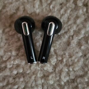 Black Wireless Earbuds